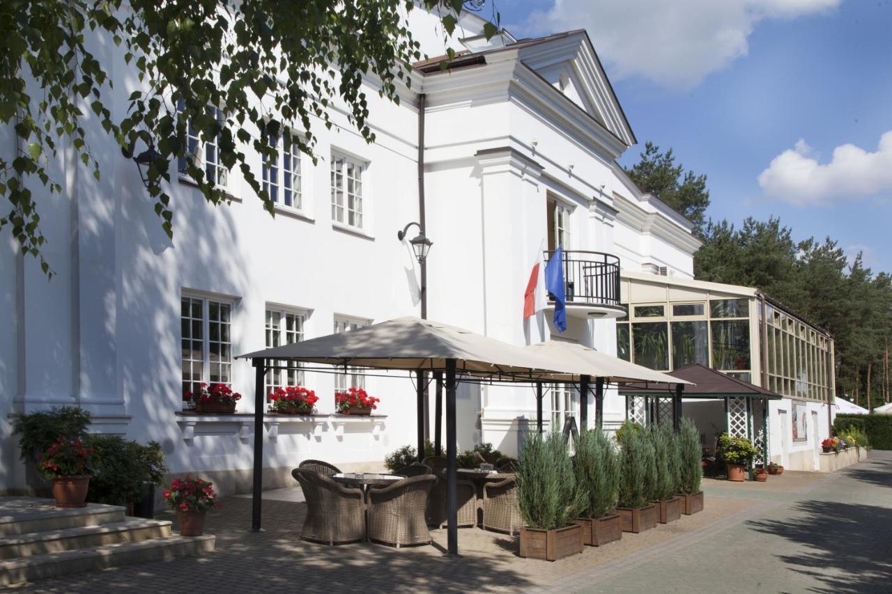 Klub Sosnowy Hotel Warsaw Exterior photo